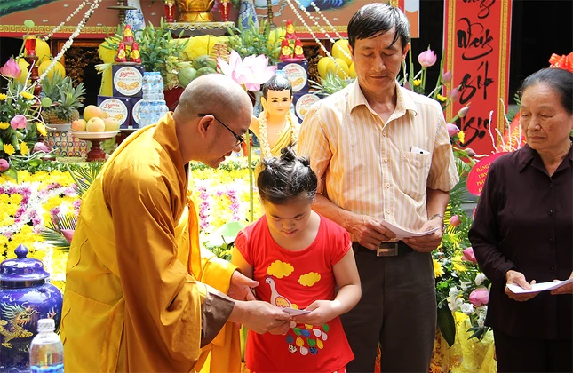 Cập nhật ngày 26-5: Các chùa làm lễ tắm Phật ảnh 6 nhan my 2.jpg