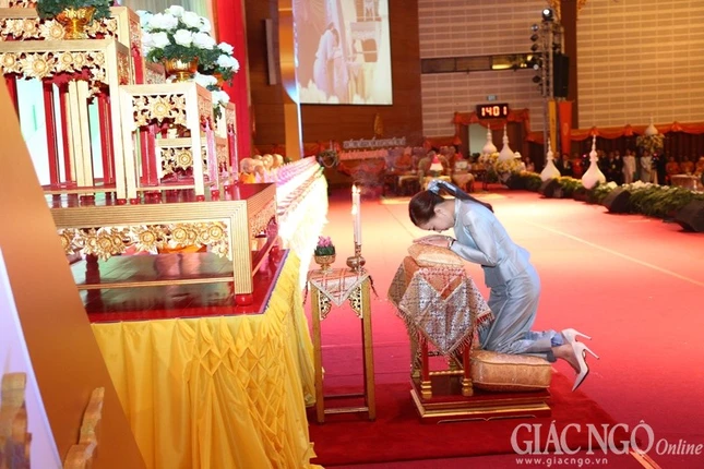 Công chúa Thái Lan dự Vesak, cúng dường chư Tăng ảnh 1 1 cchua01.jpg