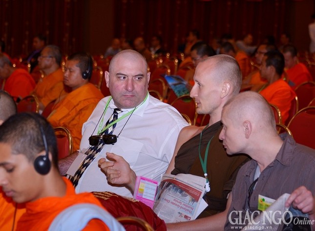 Công chúa Thái Lan dự Vesak, cúng dường chư Tăng ảnh 8 1 cchua13.jpg