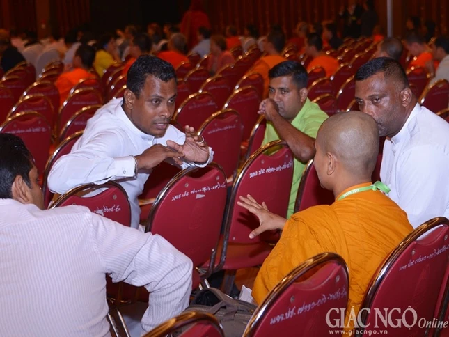 Công chúa Thái Lan dự Vesak, cúng dường chư Tăng ảnh 9 1 cchua14.jpg