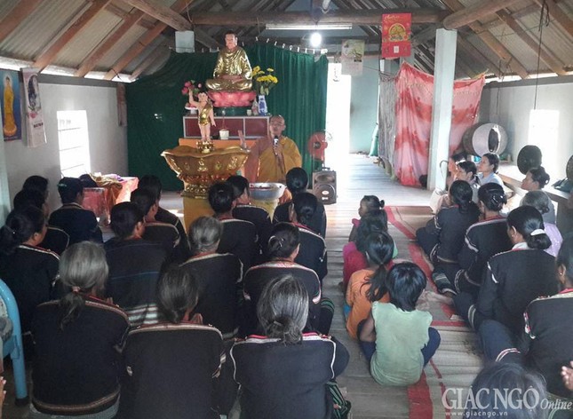 Xúc động lễ tắm Phật của đồng bào Ê-đê ảnh 1 dlak06.jpg