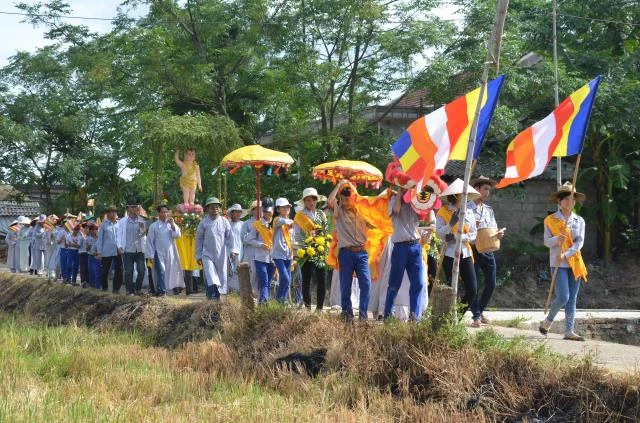 Quảng Trị: Lễ rước Phật đản sanh vào làng ảnh 3 qtri 3.jpg