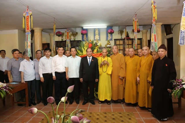Phó Thủ tướng chúc mừng Phật đản Đức Pháp chủ ảnh 7 ducphapchu 7.jpg