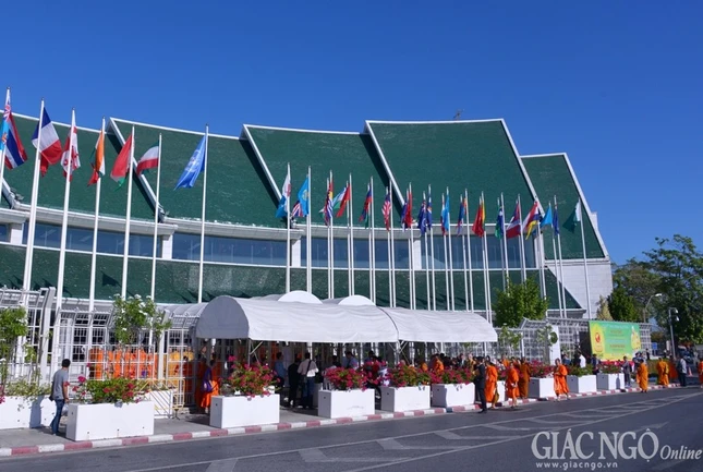 Chum anh tai tru so LHQ (3).jpg