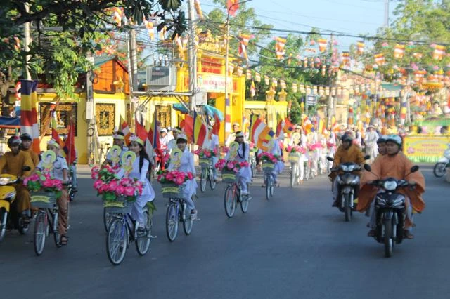 Lãnh đạo tỉnh Đồng Tháp chúc mừng Phật đản ảnh 5 IMG_1987.JPG