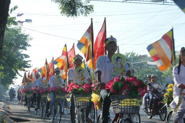 Lãnh đạo tỉnh Đồng Tháp chúc mừng Phật đản ảnh 8 IMG_2017.JPG
