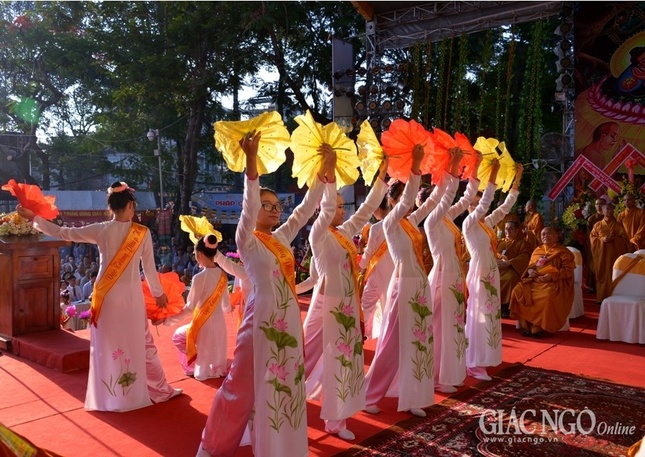 Chùm ảnh Đại lễ Phật đản tại Việt Nam Quốc Tự ảnh 7 ANH BAO (17).jpg