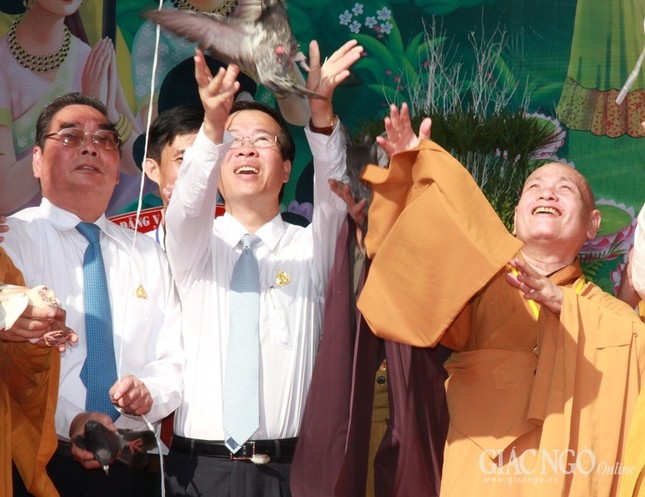 Đại lễ Phật đản chính thức tại Việt Nam Quốc Tự ảnh 27 Achim.jpg