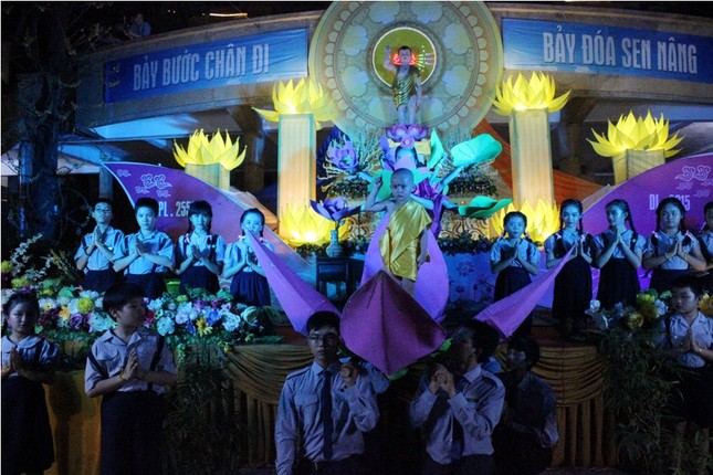 Văn nghệ mừng Phật đản tại chùa Xá Lợi, Huê Lâm ảnh 2 5xl.jpg