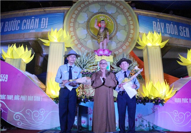 Văn nghệ mừng Phật đản tại chùa Xá Lợi, Huê Lâm ảnh 3 8xl.jpg