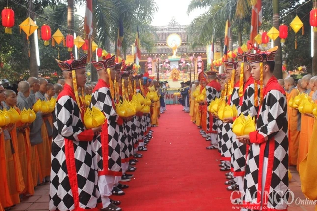 Ấn tượng với lễ rước Phật tại cố đô Huế ảnh 2 anh1.jpg