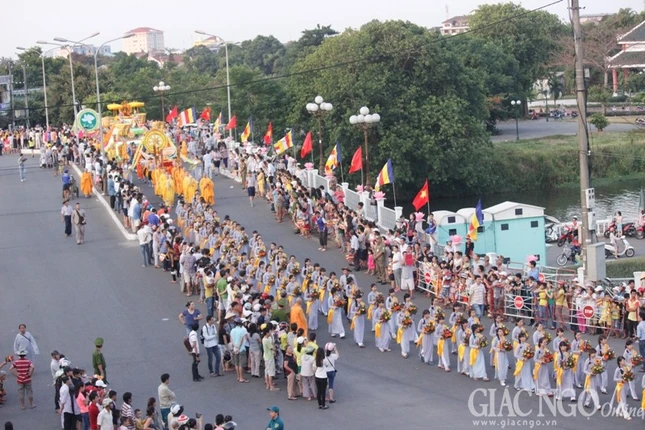 Ấn tượng với lễ rước Phật tại cố đô Huế ảnh 14 anh14.jpg