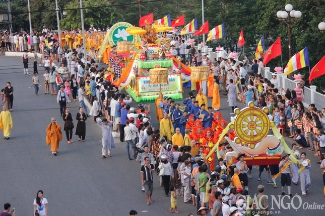 Ấn tượng với lễ rước Phật tại cố đô Huế ảnh 15 anh15.jpg