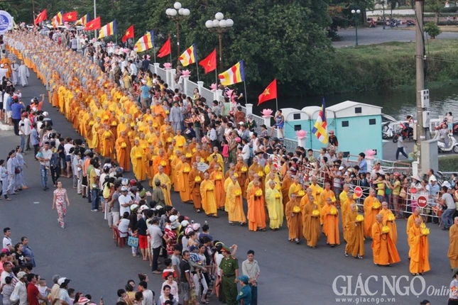Ấn tượng với lễ rước Phật tại cố đô Huế ảnh 17 anh19.jpg