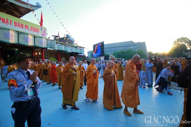 Đại lễ Phật đản chính thức tại Việt Nam Quốc Tự ảnh 4 cung nghinh.jpg