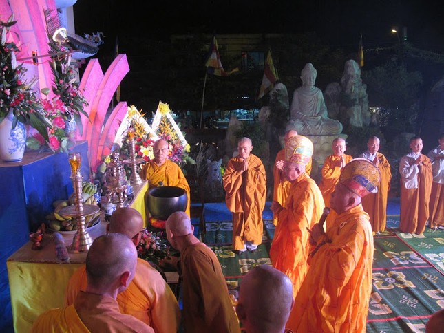 Phố cổ Hội An trang nghiêm tổ chức Đại lễ Phật đản ảnh 3 h.an13.jpg
