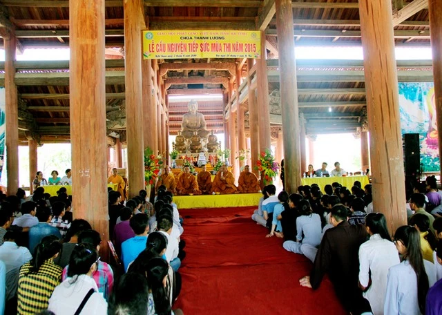 Hà Tĩnh: Chùa Thanh Lương tổ chức tư vấn mùa thi 2015 ảnh 1 tvan 1.jpg