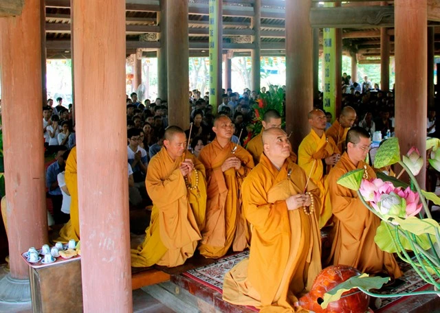 Hà Tĩnh: Chùa Thanh Lương tổ chức tư vấn mùa thi 2015 ảnh 2 tvan 2.jpg