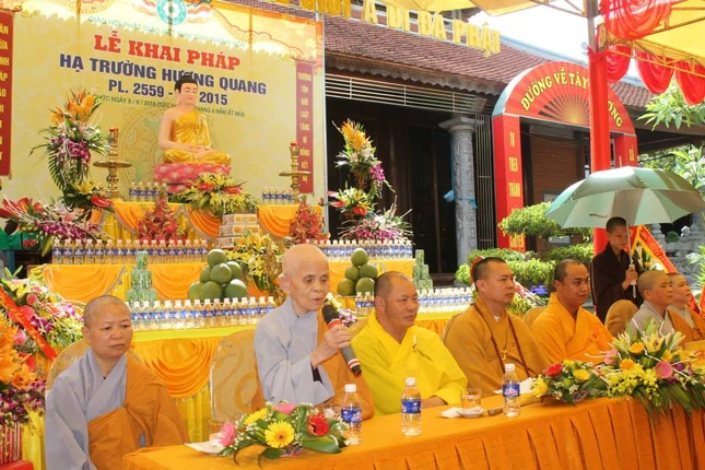 Trường hạ Hương Quang khai pháp an cư ảnh 3 1 th.hoa 2.jpg