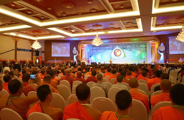 Khai mac Vesak 2015 (16).jpg