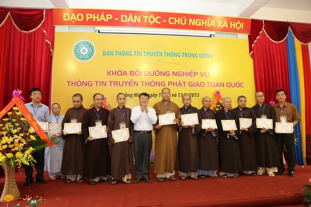 Bế mạc khóa bồi dưỡng do Ban TT-TT TƯ tổ chức ảnh 3 bv 4.jpg