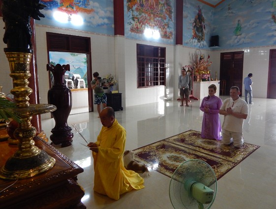 Bình Thuận: Hai người Nga làm lễ hằng thuận ảnh 1 22-6-2015 001.jpg