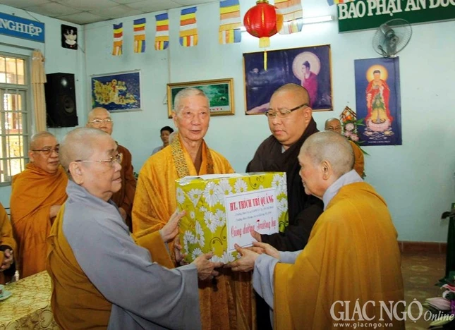 Ni vien Phuoc Long Q (7).jpg