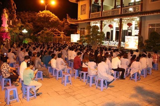 2.000 Phật tử về chùa Bà Đa nghe pháp ảnh 1 ba da 1.jpg