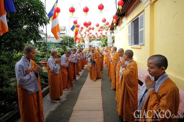 chua sac tu linh thuu (1).jpg