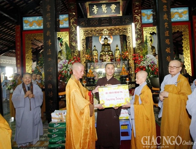 chua sac tu linh thuu (11).jpg