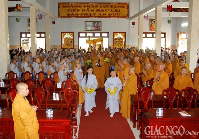 HT.Thích Trí Quảng sách tấn hành giả an cư tỉnh Long An ảnh 2 linh nguyen03.jpg