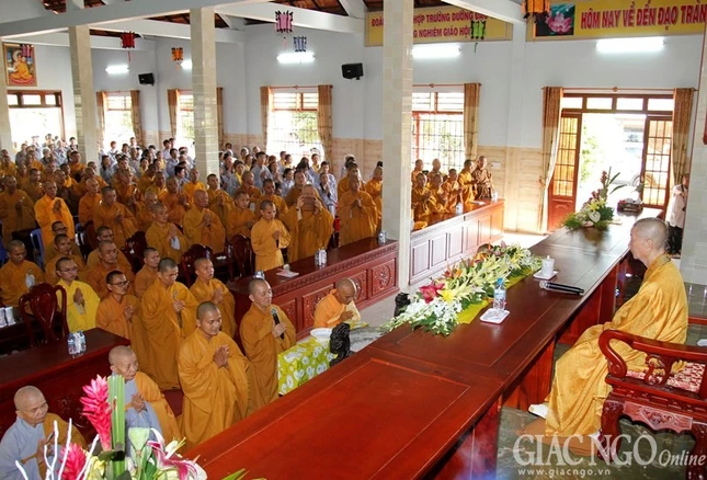 HT.Thích Trí Quảng sách tấn hành giả an cư tỉnh Long An ảnh 3 linh nguyen04.jpg