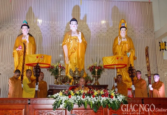 HT.Thích Trí Quảng sách tấn hành giả an cư tỉnh Long An ảnh 4 linh nguyen05.jpg