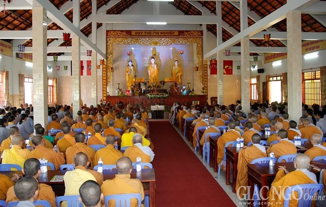 HT.Thích Trí Quảng sách tấn hành giả an cư tỉnh Long An ảnh 7 linh nguyen07.jpg