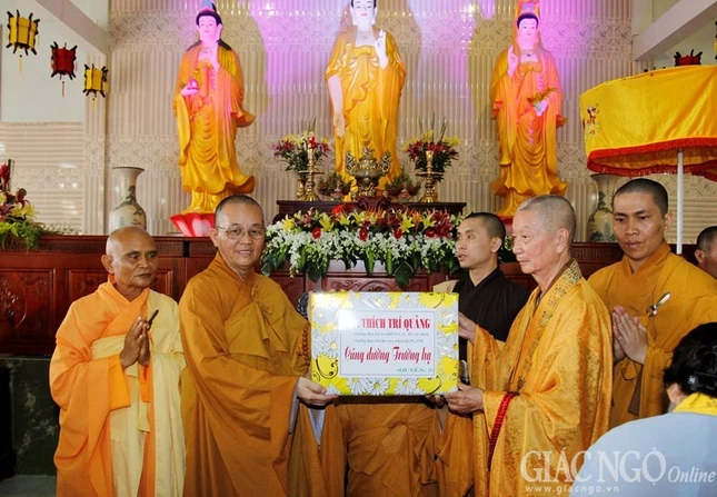HT.Thích Trí Quảng sách tấn hành giả an cư tỉnh Long An ảnh 8 linh nguyen10.jpg
