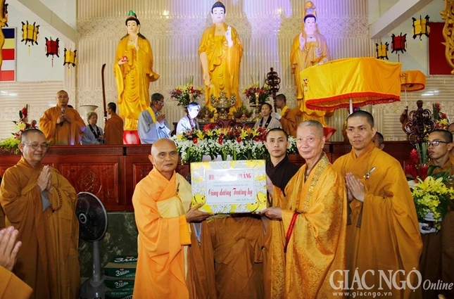 HT.Thích Trí Quảng sách tấn hành giả an cư tỉnh Long An ảnh 9 linh nguyen11.jpg