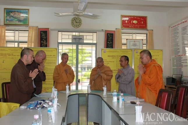 1 tuyen sinh (1).jpg