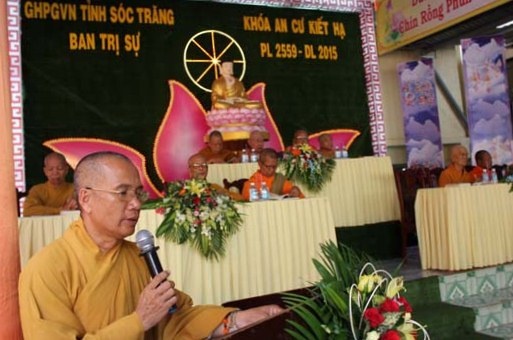 TT Thich Minh Hanh doc bao cao.jpg