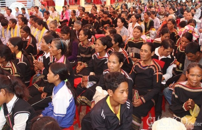 Đông đảo đồng bào dân tộc quy y Tam bảo ảnh 4 H4.jpg