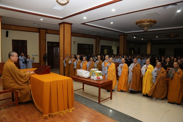 Phân ban Ni giới T.Ư cúng dường trường hạ phía Bắc ảnh 3 Cvan 4.jpg