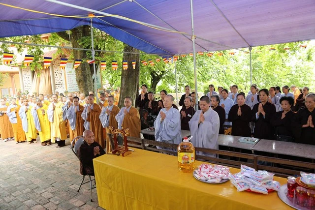 PB Ni giới T.Ư phía Bắc tiếp tục cúng dường trường hạ ảnh 1 cvan 1.jpg