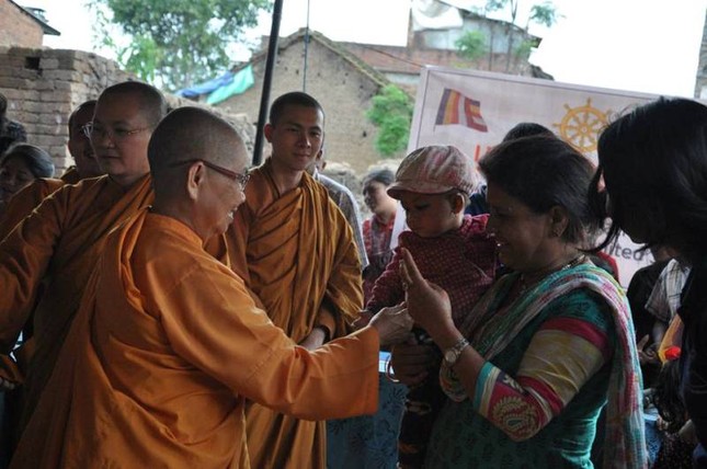 Phật giáo Khất sĩ tại hải ngoại cứu trợ ở Nepal ảnh 2 ksi2.jpg