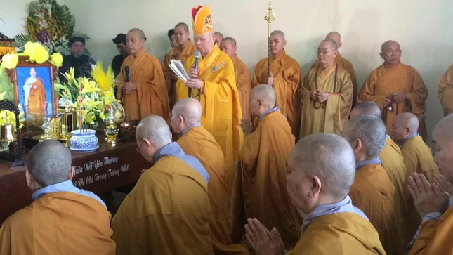 Cung tống kim quan cố NT.Thích nữ Tịnh Thiền trà-tỳ ảnh 4 1 tang le 3.jpg