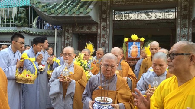Cung tống kim quan cố NT.Thích nữ Tịnh Thiền trà-tỳ ảnh 6 1 tang le 6.jpg