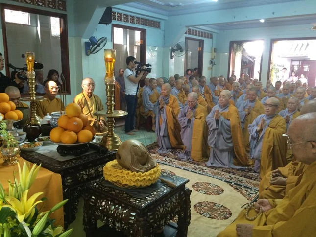 Cung tống kim quan cố NT.Thích nữ Tịnh Thiền trà-tỳ ảnh 2 1 tang le 7.jpg