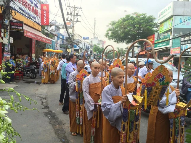 Cung tống kim quan cố NT.Thích nữ Tịnh Thiền trà-tỳ ảnh 7 1 tang le 8.jpg