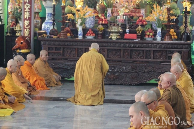 TP.HCM: Chư Tăng Q.Gò Vấp bố-tát trong mùa An cư ảnh 8 10hk.jpg