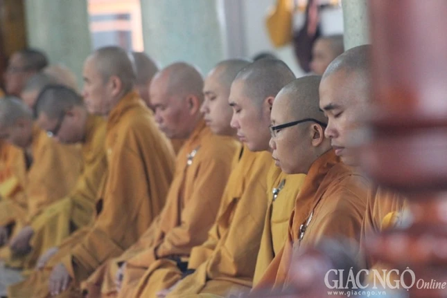 TP.HCM: Chư Tăng Q.Gò Vấp bố-tát trong mùa An cư ảnh 12 15hk.jpg