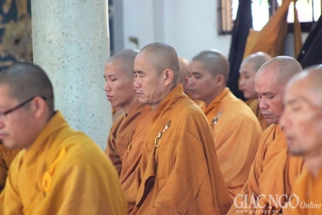 TP.HCM: Chư Tăng Q.Gò Vấp bố-tát trong mùa An cư ảnh 14 17hk.jpg