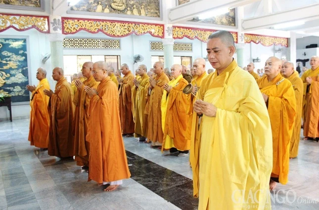 TP.HCM: Chư Tăng Q.Gò Vấp bố-tát trong mùa An cư ảnh 2 2hk.jpg
